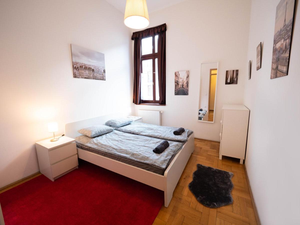 Cozy Central Apt With Garage At Gozsdu Passage Budapest Exterior photo