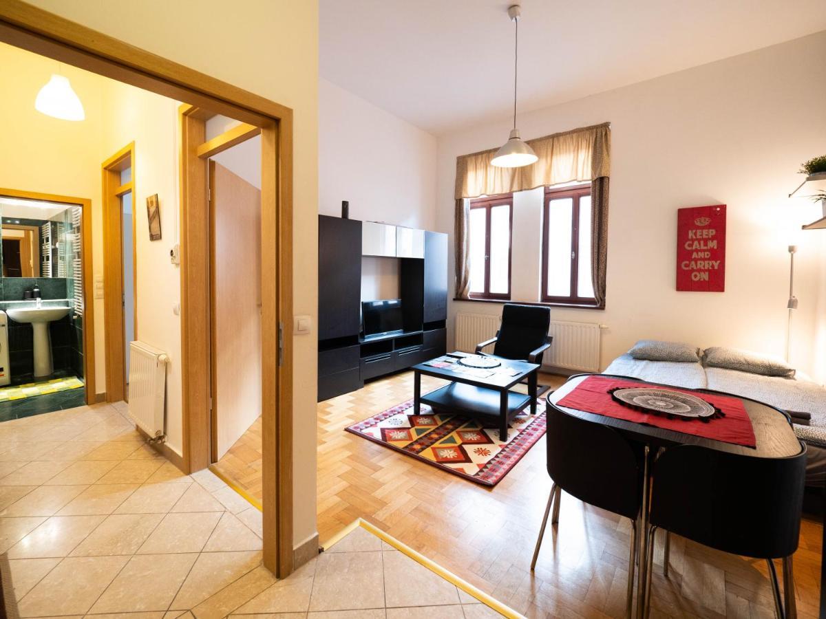 Cozy Central Apt With Garage At Gozsdu Passage Budapest Exterior photo