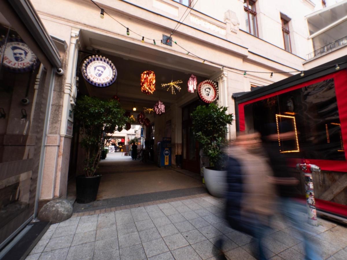 Cozy Central Apt With Garage At Gozsdu Passage Budapest Exterior photo