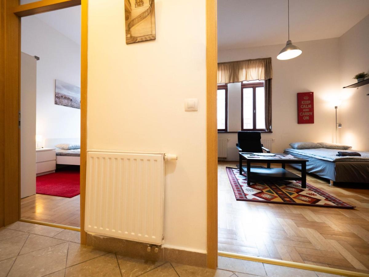 Cozy Central Apt With Garage At Gozsdu Passage Budapest Exterior photo